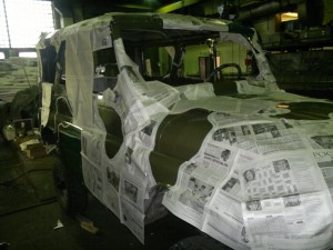 Процесс покраски автомобиля в камуфляж