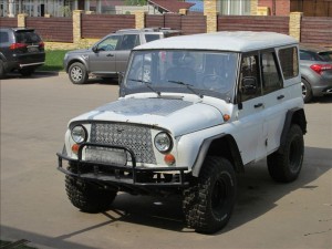 Алюминиевая площадка на капоте